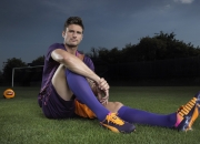 爱游戏APP-东决关键战之夜，霍勒迪—绝对心脏在血泊中击出制胜音