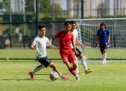 爱游戏官方-亚眠球员集体参观足球基地，团结士气高昂的简单介绍