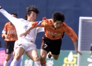 爱游戏在线-足协杯卫冕冠军若风队晋级，实力碾压对手获胜