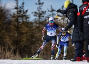 爱游戏下载-挪威奥运滑雪选手飞驰赛场，速度惊人