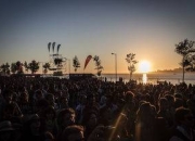 爱游戏在线-丹尼斯欢唱决赛夜，欧冠大战隆重开幕