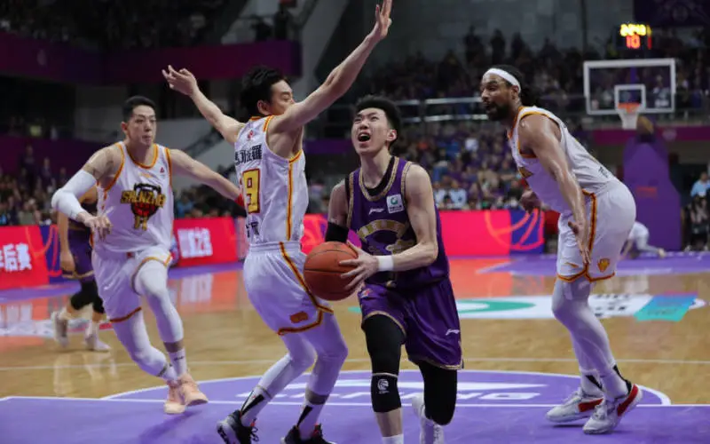 精彩的比赛中某队表现得犹如雪上加霜的简单介绍