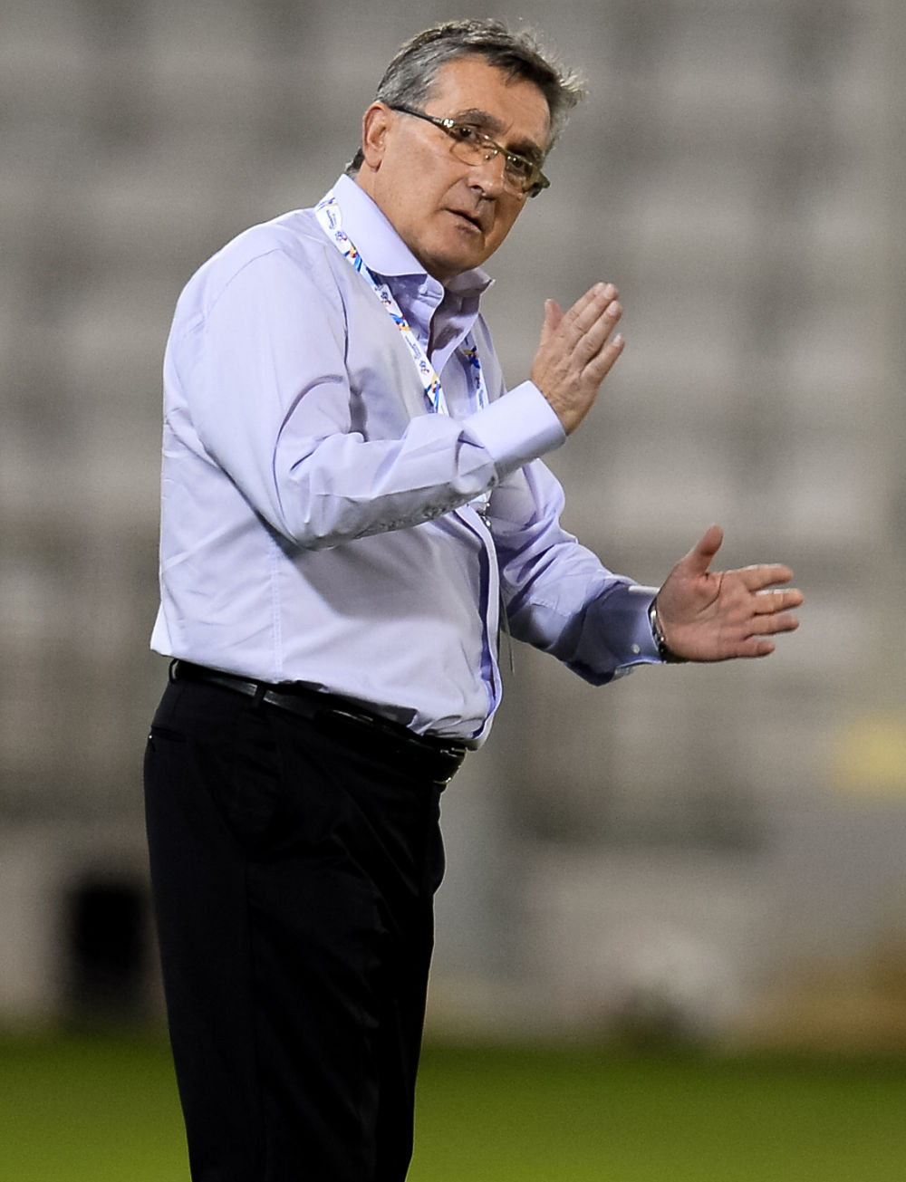 主教练变阵策略,带领球队迈向胜利的简单介绍 主教练变阵策略,带领球队迈向胜利的简单介绍