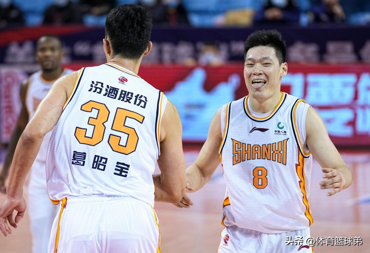 揭秘CBA比赛的内幕,球员背后的艰辛与坚守的简单介绍 揭秘CBA比赛的内幕,球员背后的艰辛与坚守的简单介绍