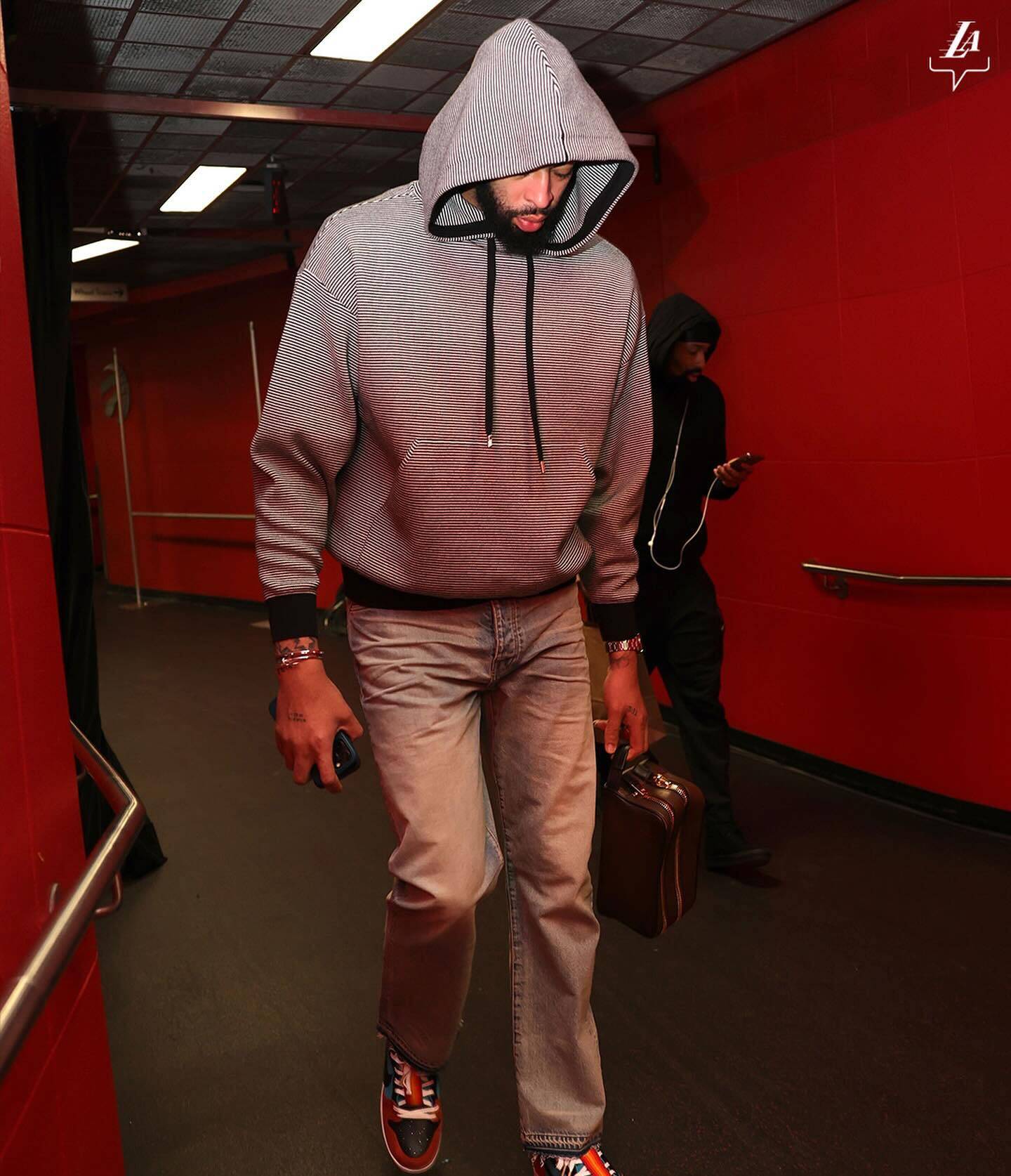 猛龙队斗志高昂不畏强敌锐意夺冠的简单介绍