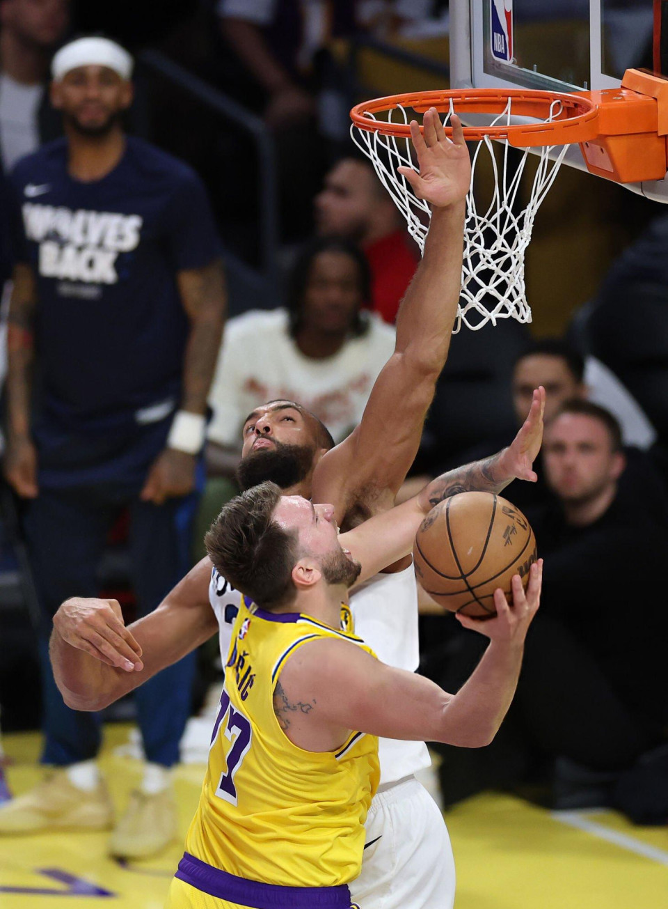 三分高潮！湖人胜热火总决赛首胜的简单介绍