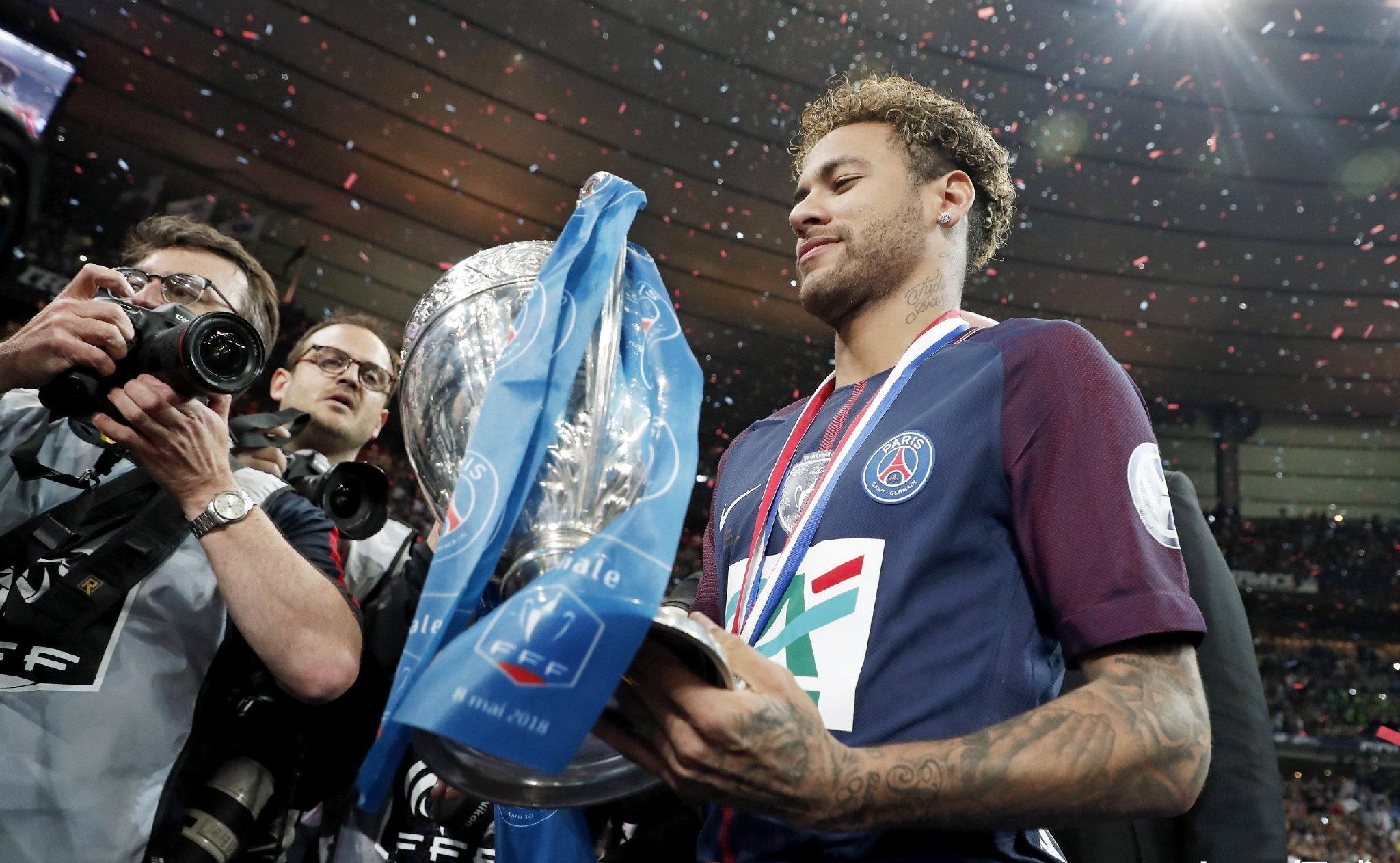 法国足球联赛热火朝天,冠军悬念引人关注的简单介绍 法国足球联赛热火朝天,冠军悬念引人关注的简单介绍