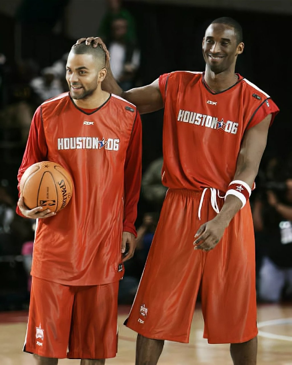 关于全明星赛在休斯敦成功举办,吸引众多球迷观看的信息 关于全明星赛在休斯敦成功举办,吸引众多球迷观看的信息