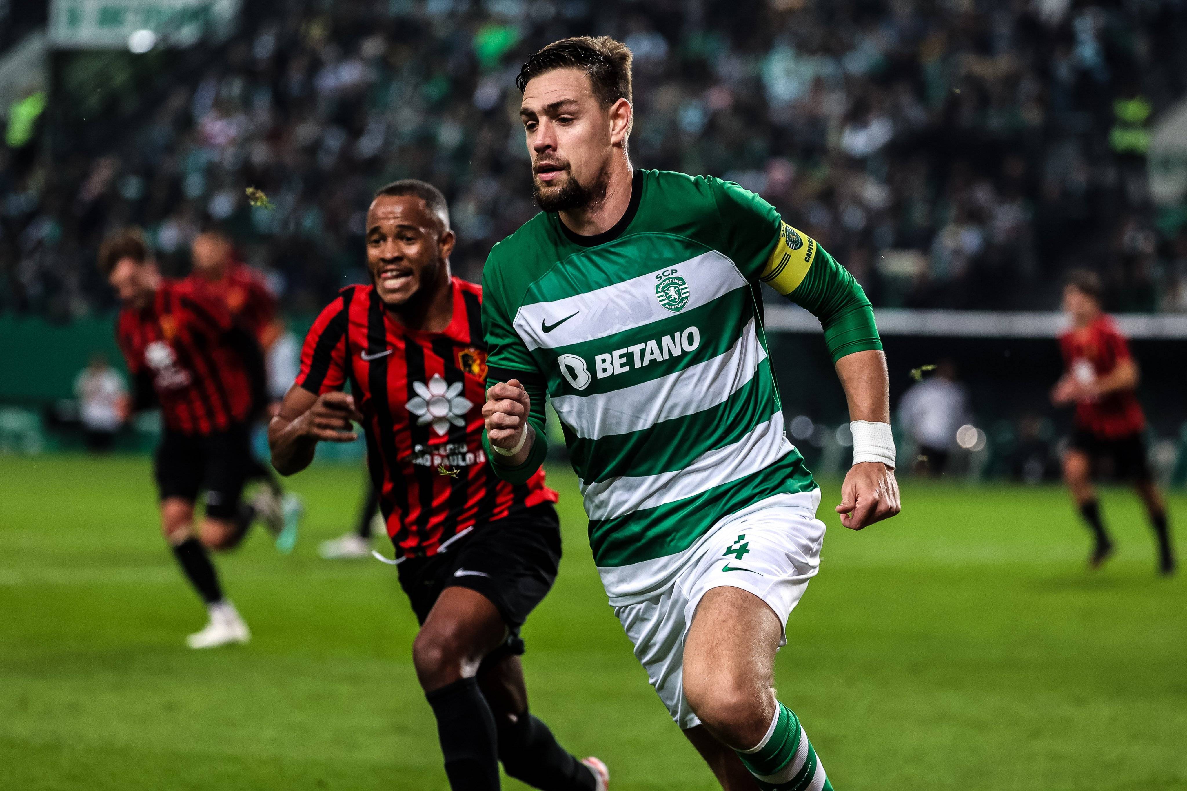 关于比利亚雷亚尔豪取连胜，稳固欧战资格的信息