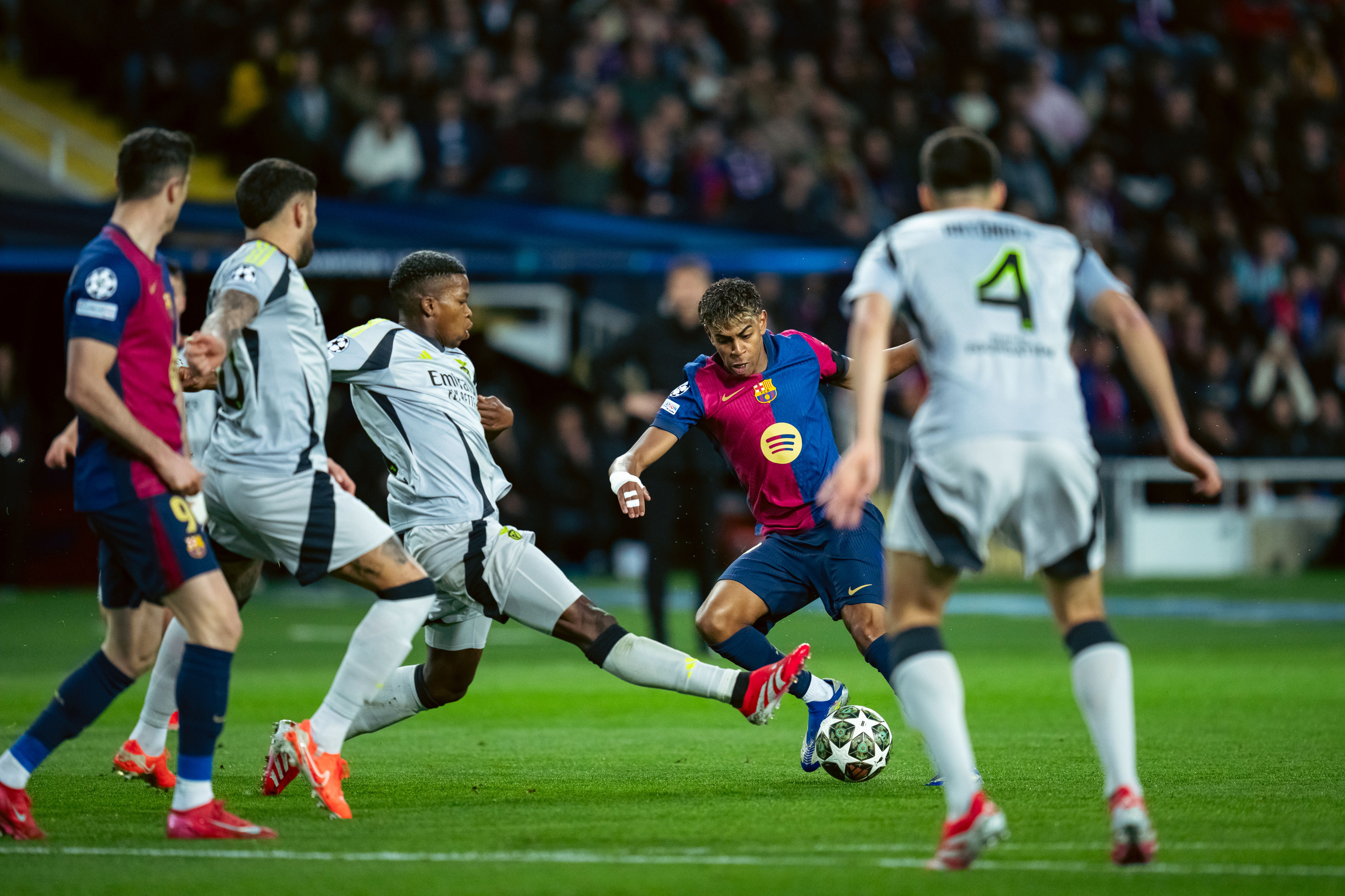 巴塞罗那球队在最新的比赛中获得胜利 巴塞罗那球队在最新的比赛中获得胜利