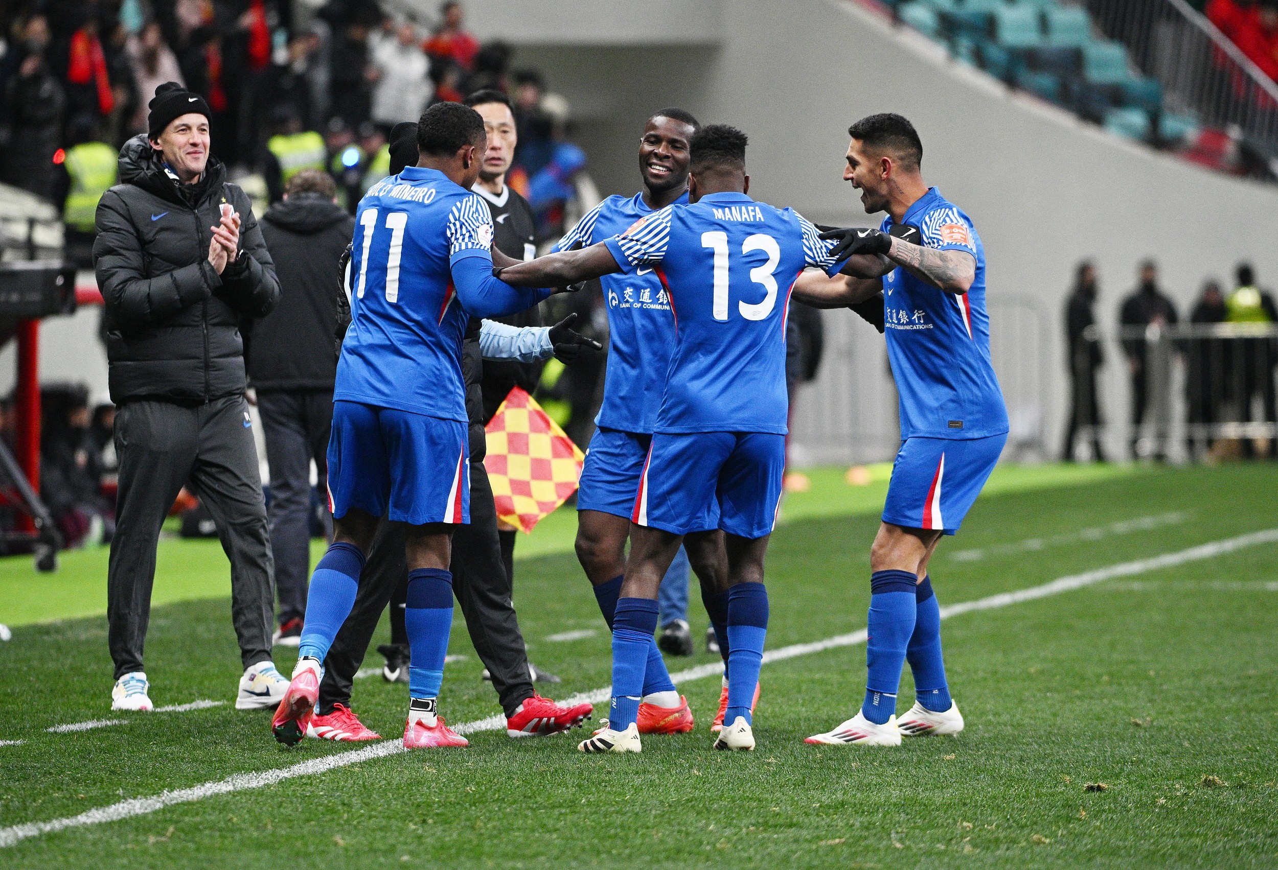 精彩纷呈的比赛中球队们各显神通,角逐激烈 精彩纷呈的比赛中球队们各显神通,角逐激烈