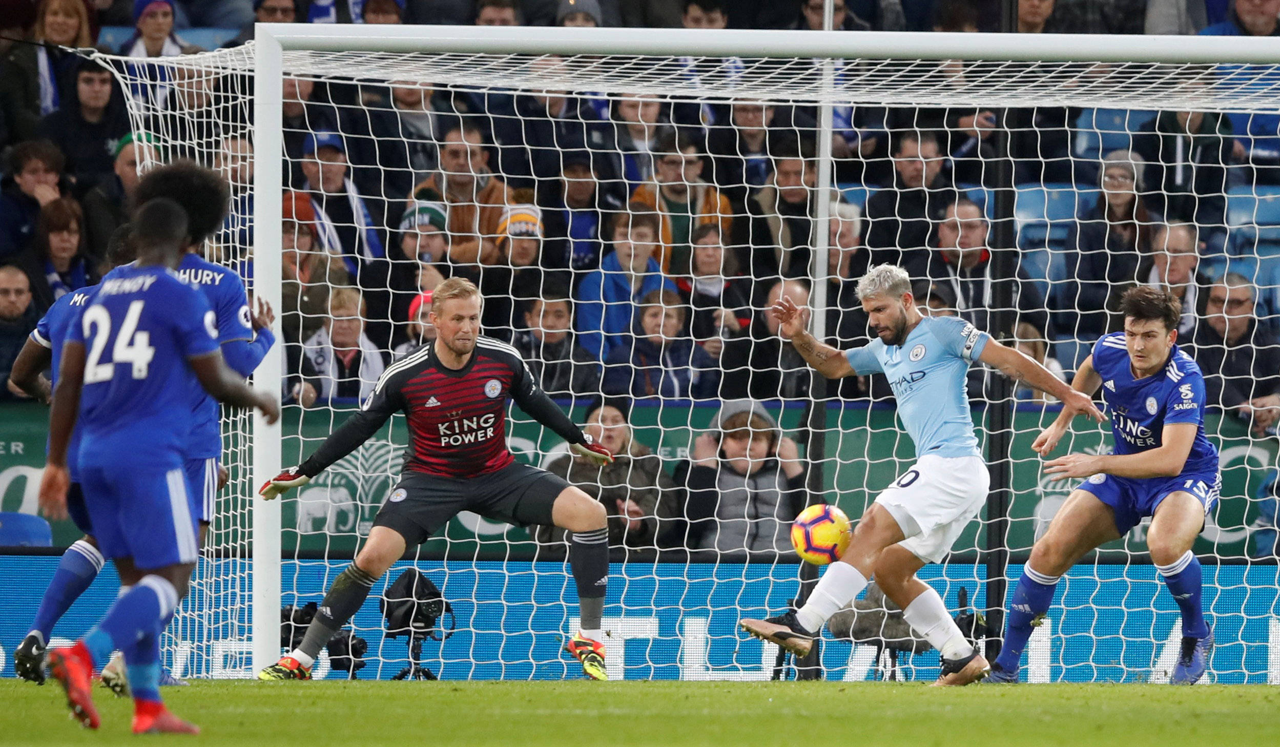 曼城重回联赛前列,稳固争冠地位 曼城重回联赛前列,稳固争冠地位