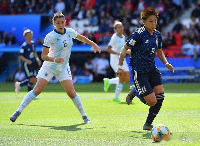 包含安科纳主场输球,保持中下游位置的词条 包含安科纳主场输球,保持中下游位置的词条