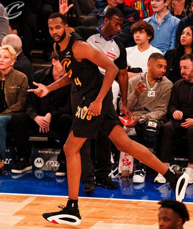 尼克斯再遭溃败,球队不见起色 尼克斯再遭溃败,球队不见起色