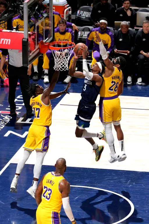 战神重现巅峰,再度击败湖人 战神重现巅峰,再度击败湖人