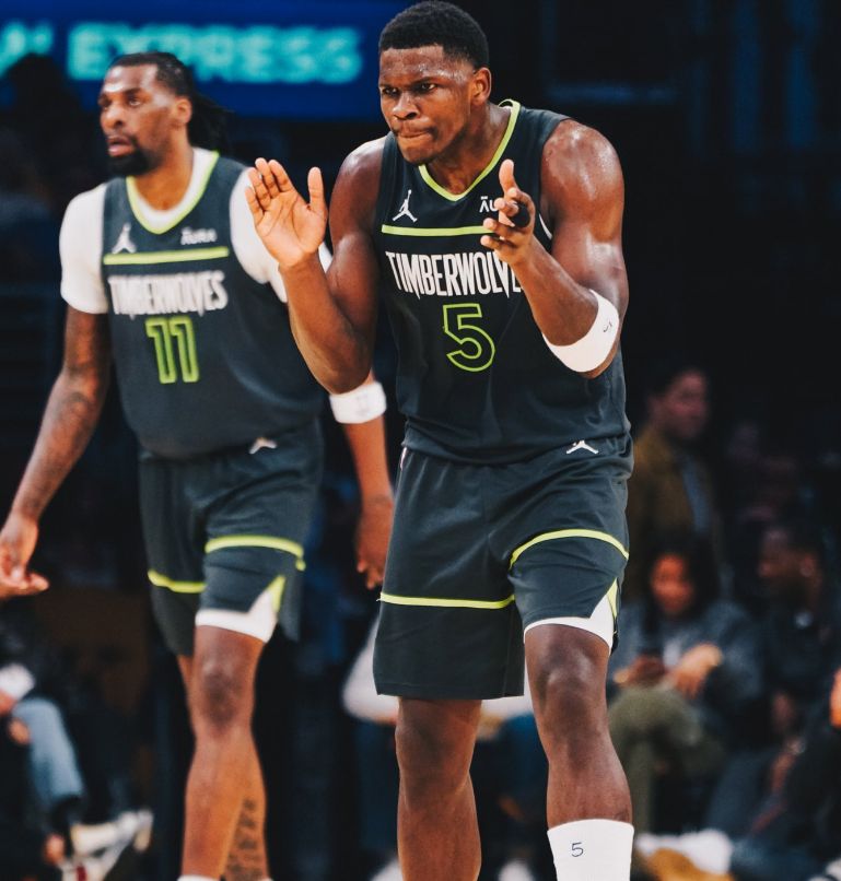 雄鹿轻取森林狼，连胜达到巅峰