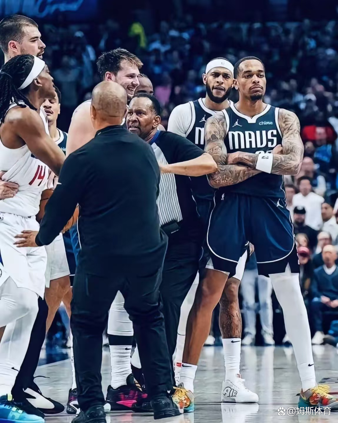 包含爵士VS独行侠大对决,两强实力对撞谁能赢?的词条 包含爵士VS独行侠大对决,两强实力对撞谁能赢?的词条