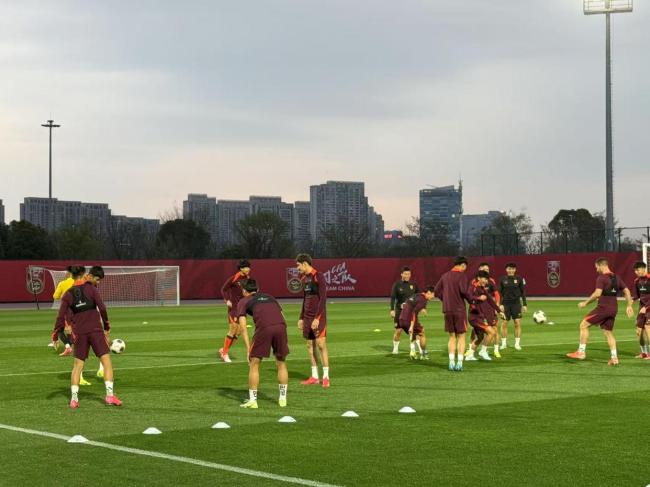 精彩的比赛给球迷们带来惊喜