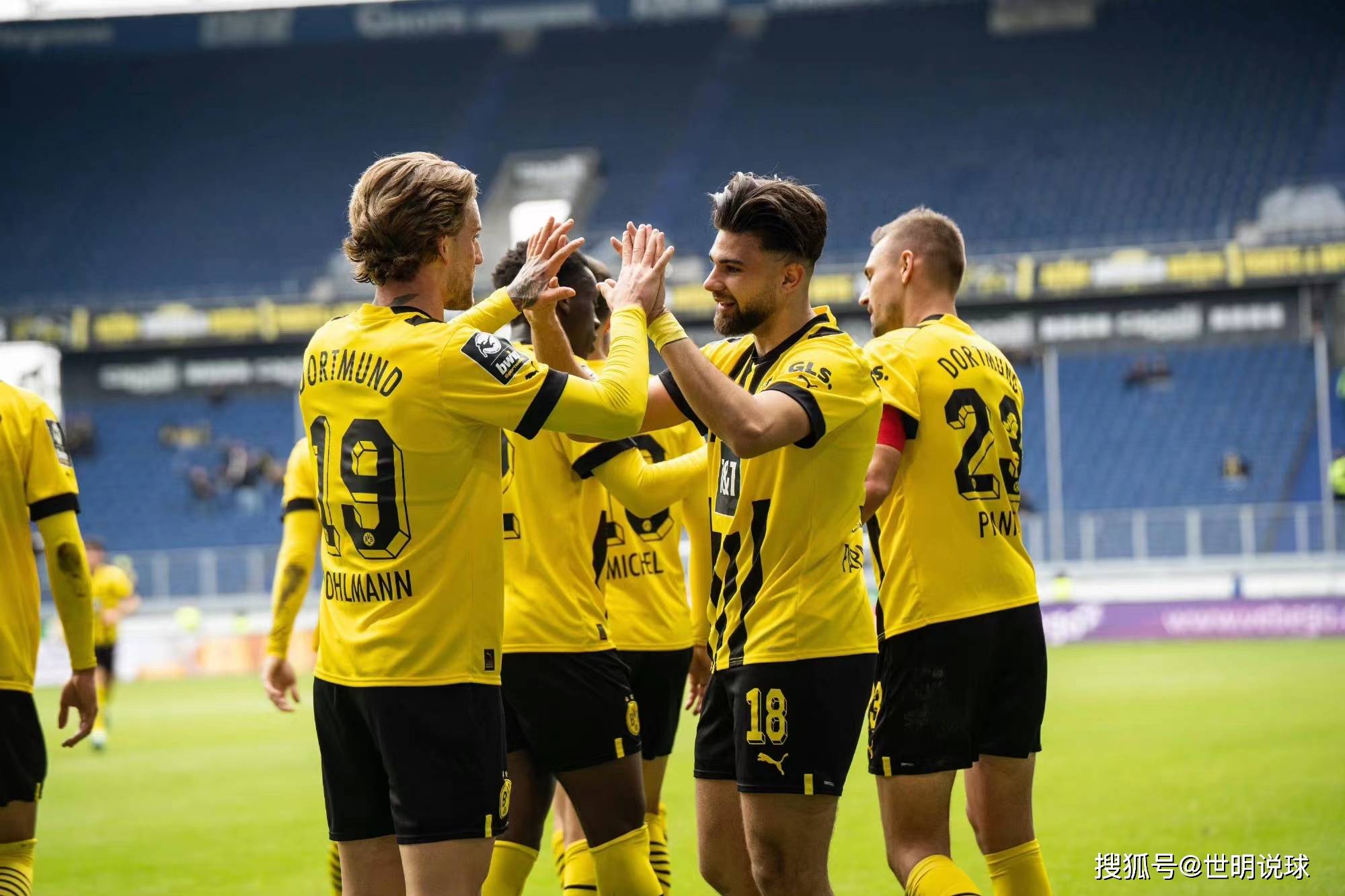 包含皇马连胜领跑,锁定晋级欧洲足坛巅峰的词条 包含皇马连胜领跑,锁定晋级欧洲足坛巅峰的词条