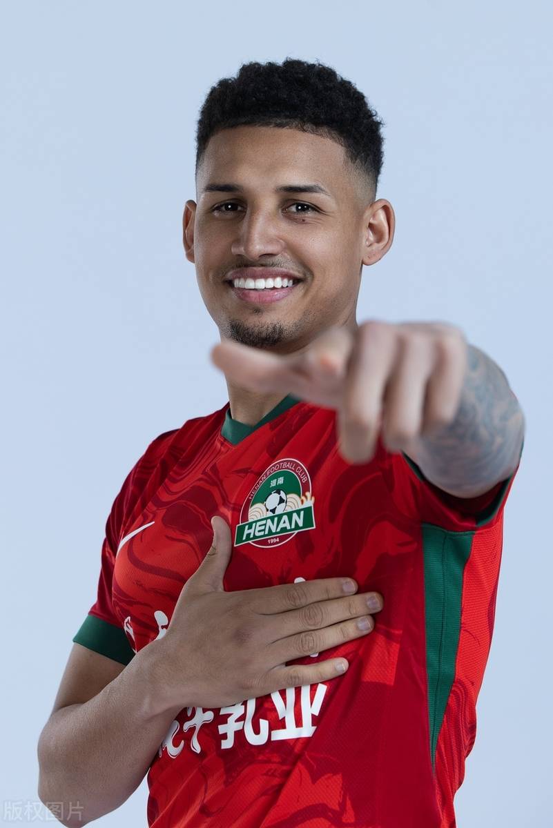球队新晋球员崭露头角，成为关注焦点