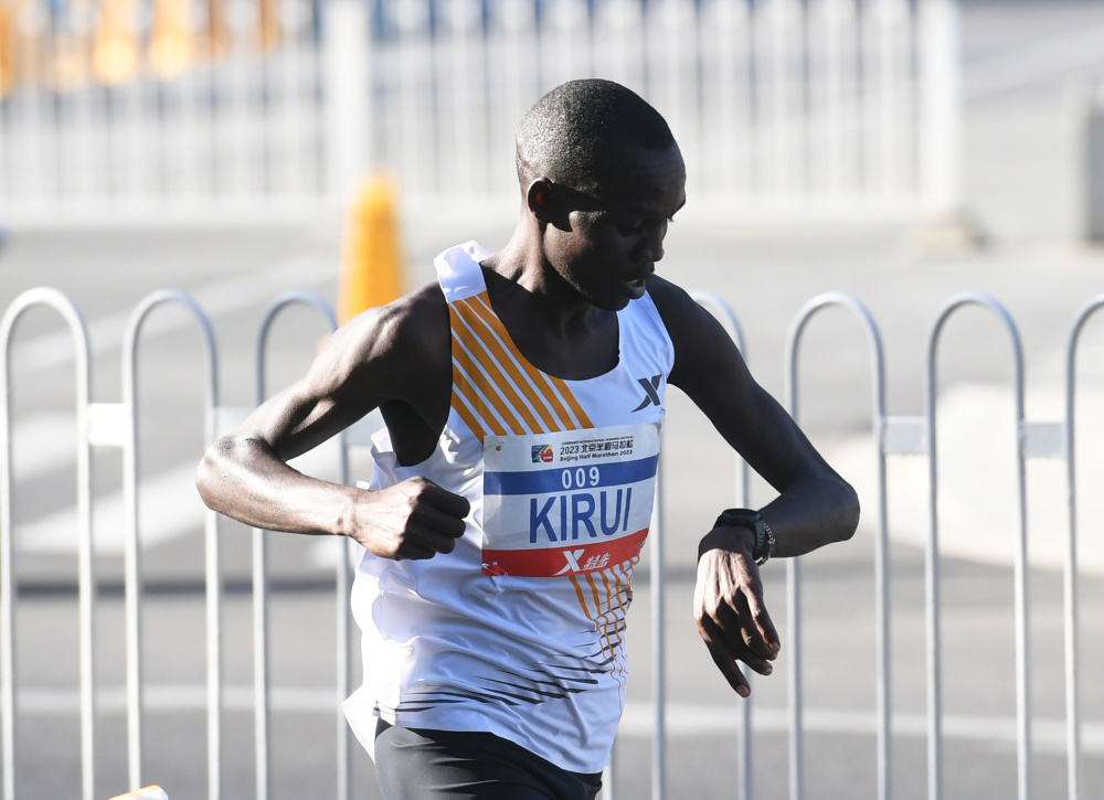 田径比赛中,肯尼亚选手夺得金牌 田径比赛中,肯尼亚选手夺得金牌