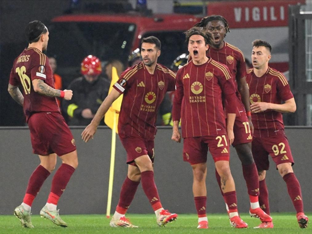 欧国杯场面火爆,球迷热血高涨,期待哪个队伍胜出? 欧国杯场面火爆,球迷热血高涨,期待哪个队伍胜出?