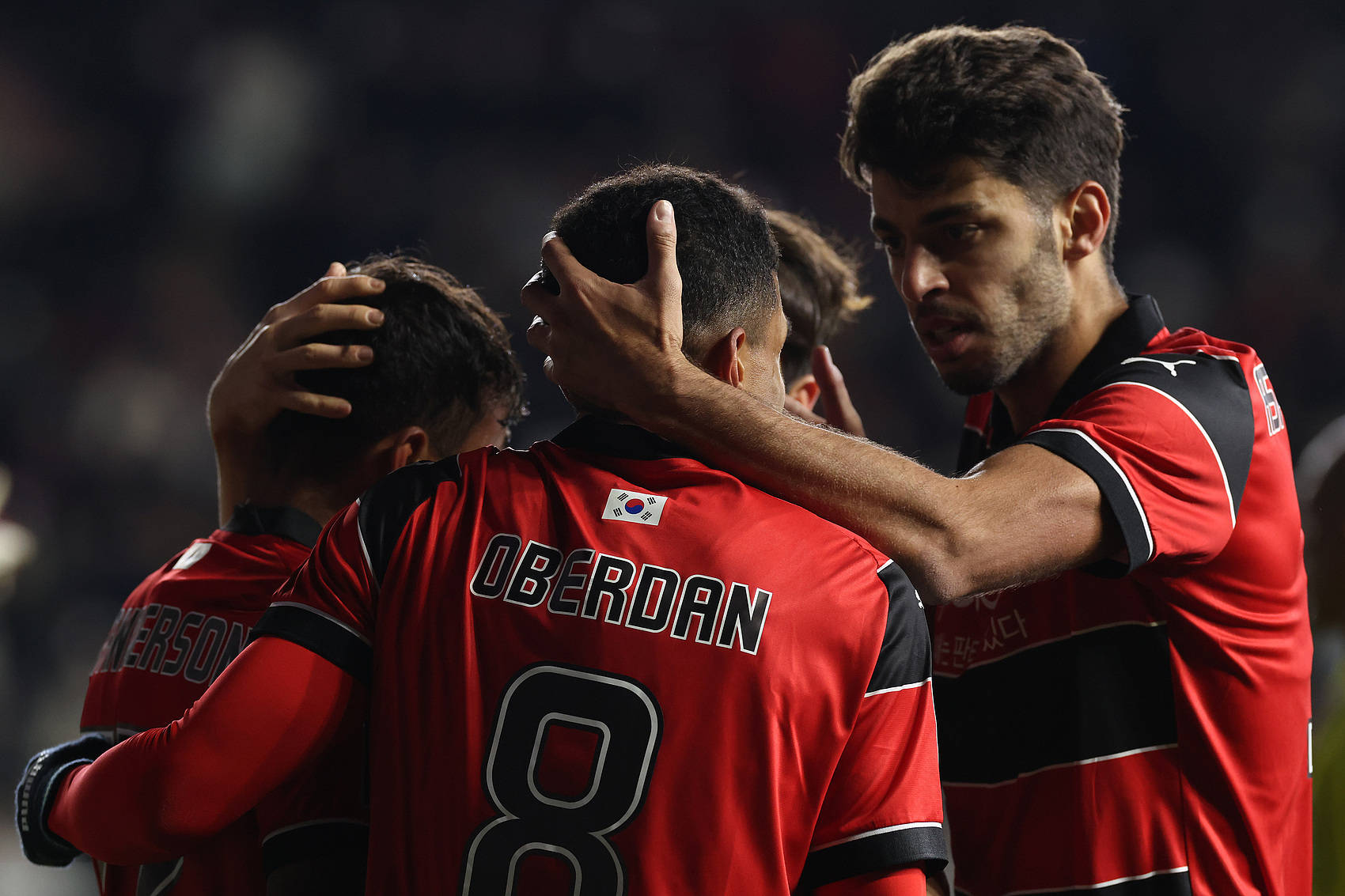 泰达门将连续扑救,助球队守住三分 泰达门将连续扑救,助球队守住三分