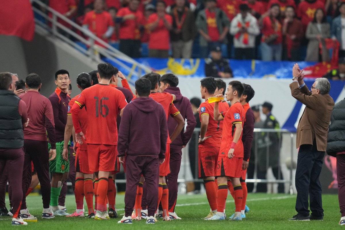 中国足球赛场胜负难分,球队实力对等 中国足球赛场胜负难分,球队实力对等