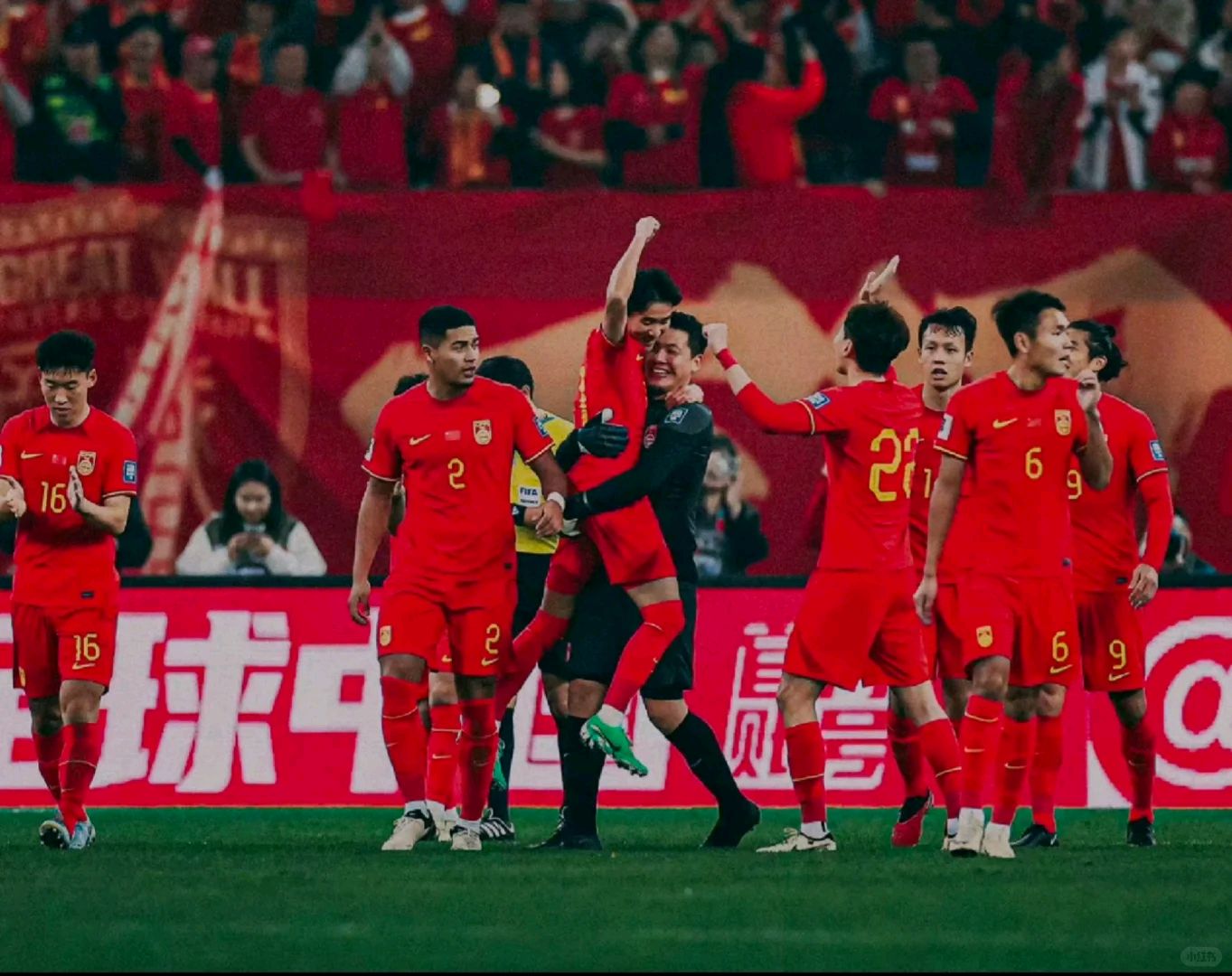 中国足球赛场胜负难分,球队实力对等 中国足球赛场胜负难分,球队实力对等