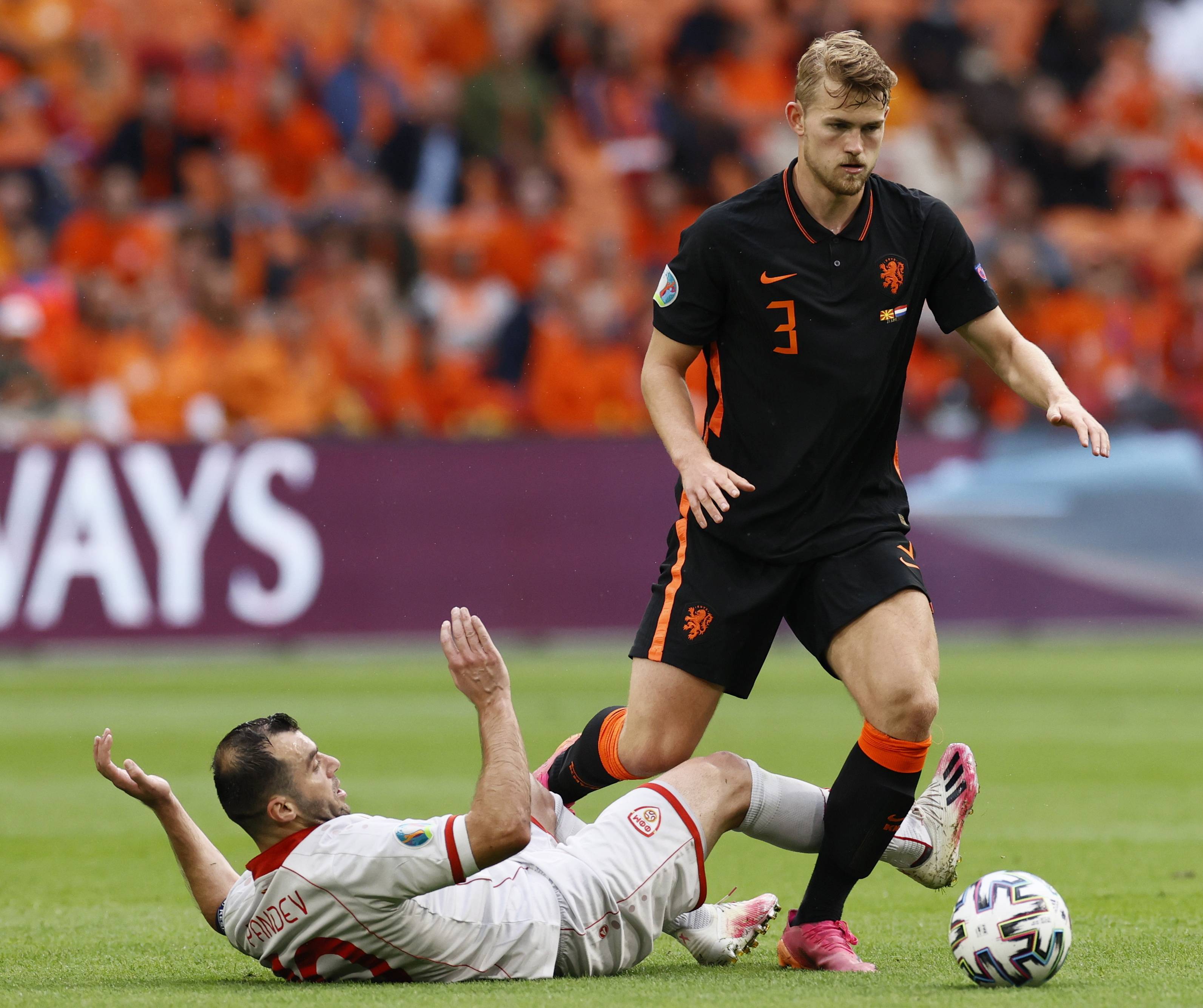 扎根斯巴顿队与马其顿队战平