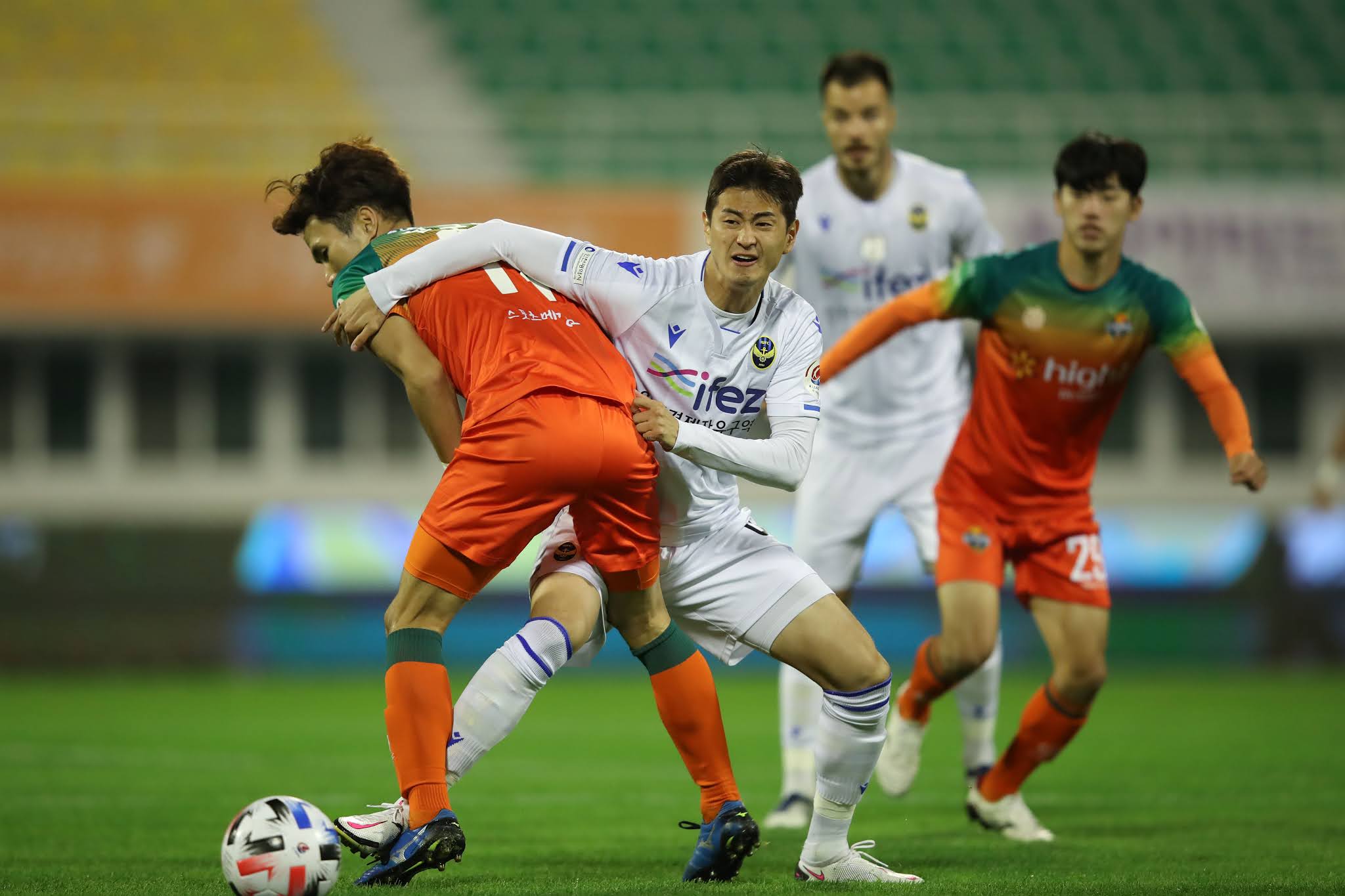 赫尔塔柏林客场逼平对手,奠定平局 赫尔塔柏林客场逼平对手,奠定平局