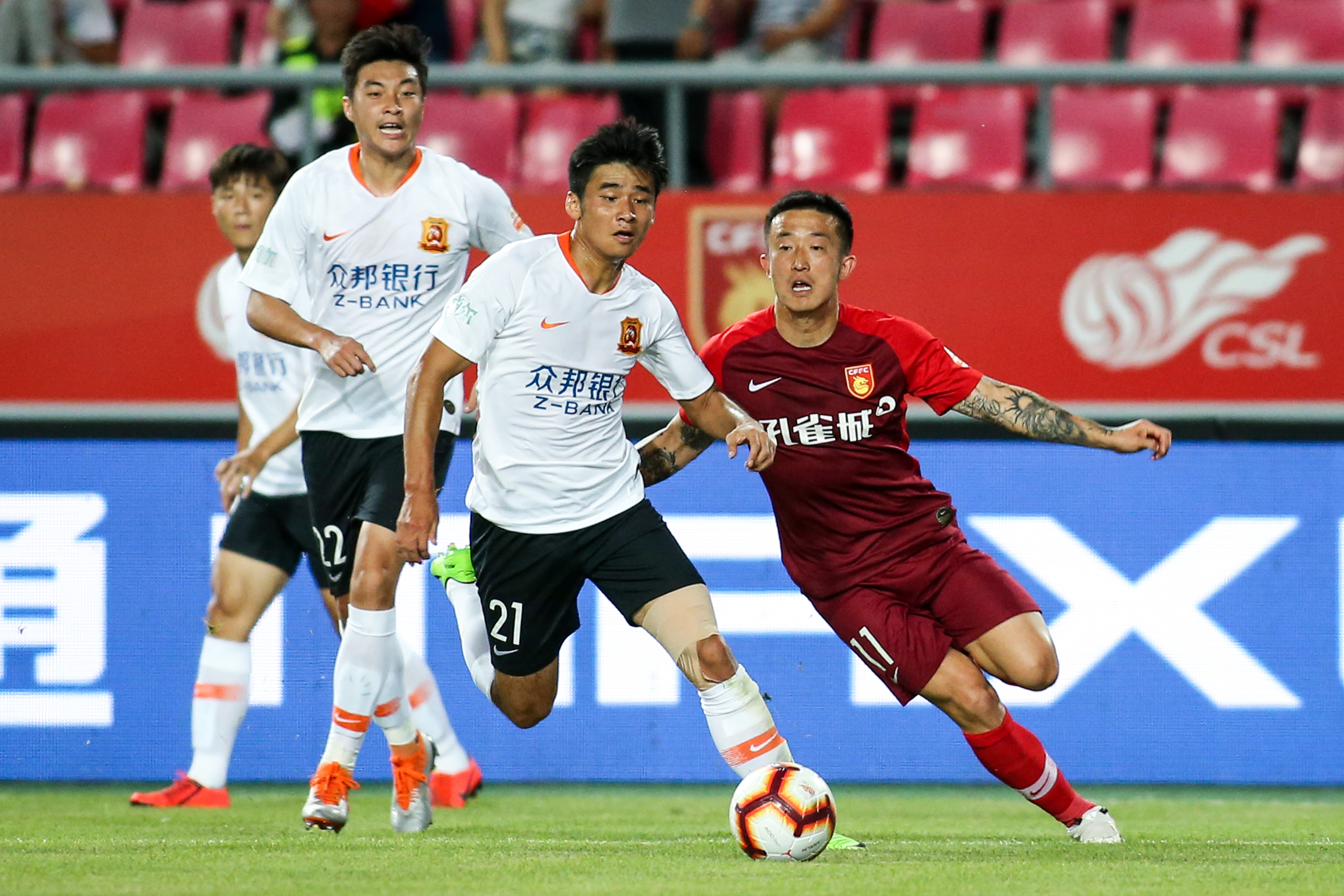 抵御对手猛烈进攻,球队奏响胜利号角 抵御对手猛烈进攻,球队奏响胜利号角