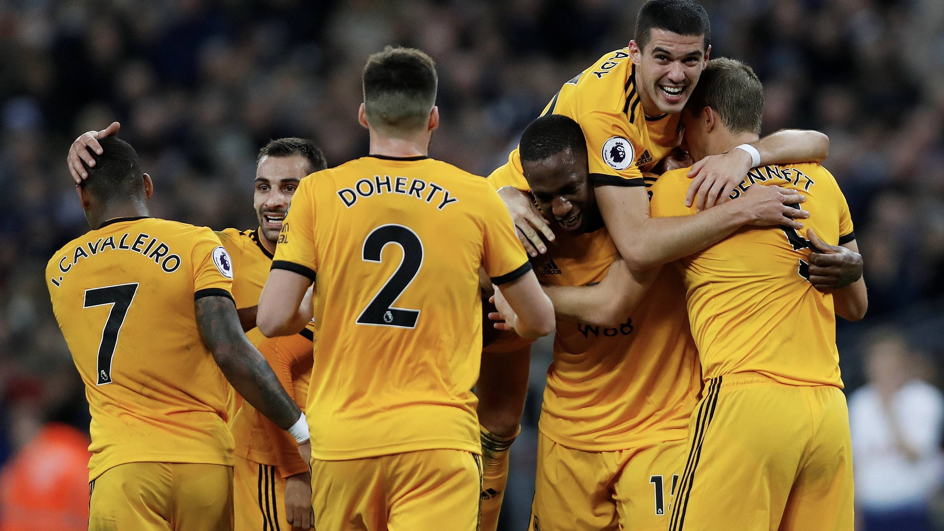 包含西汉姆联客场击败对手，实现三连胜的词条