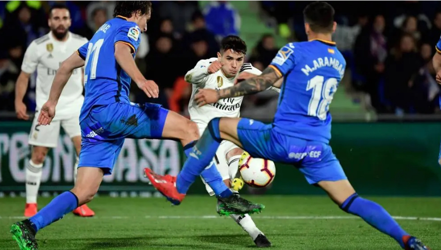 包含格拉纳达与皇家社会,一场激烈的对决正酣的词条 包含格拉纳达与皇家社会,一场激烈的对决正酣的词条