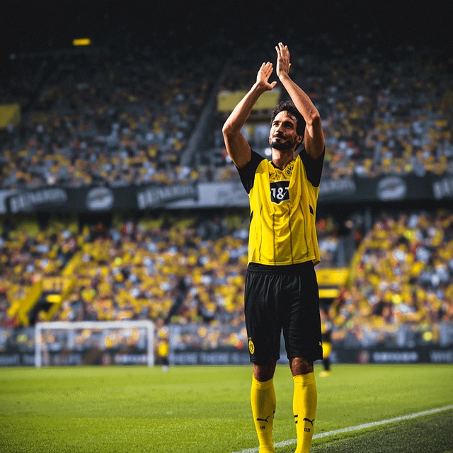 多特蒙德遭遇不败赛季,挑战冠军领先 多特蒙德遭遇不败赛季,挑战冠军领先