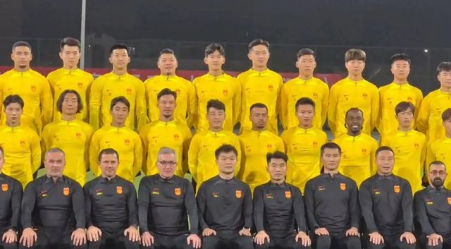 国内足球联赛半程战罢,球队排名形成鲜明对比的简单介绍 国内足球联赛半程战罢,球队排名形成鲜明对比的简单介绍