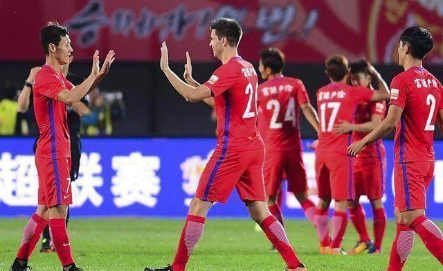 国内足球联赛半程战罢,球队排名形成鲜明对比的简单介绍 国内足球联赛半程战罢,球队排名形成鲜明对比的简单介绍