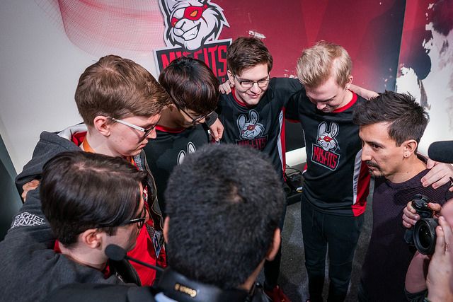 NS险胜FNC，Xiaohu单局斩获MVP强强对话2025世界赛，引爆全场热议的简单介绍