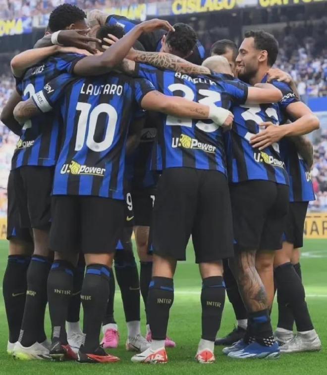 国际米兰主场大胜AC米兰，占据联赛榜首