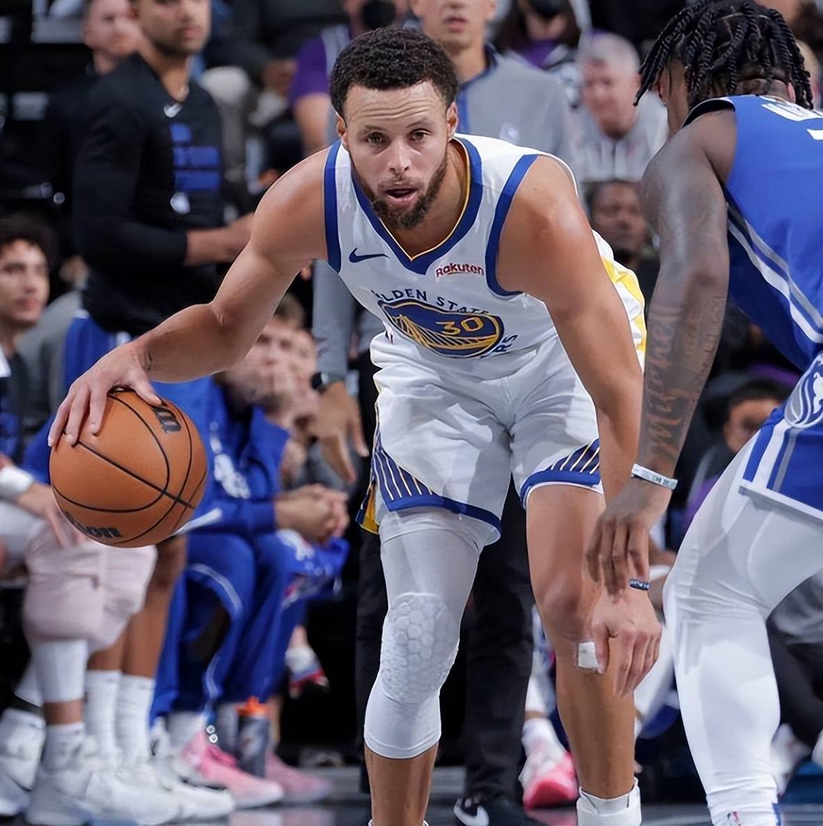 勇士战胜马刺，库里状态回归球队备战季后赛