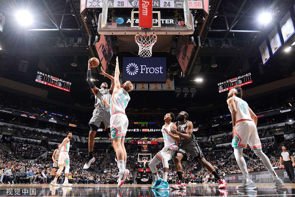 篮网主场大胜马刺取得三连胜 篮网主场大胜马刺取得三连胜