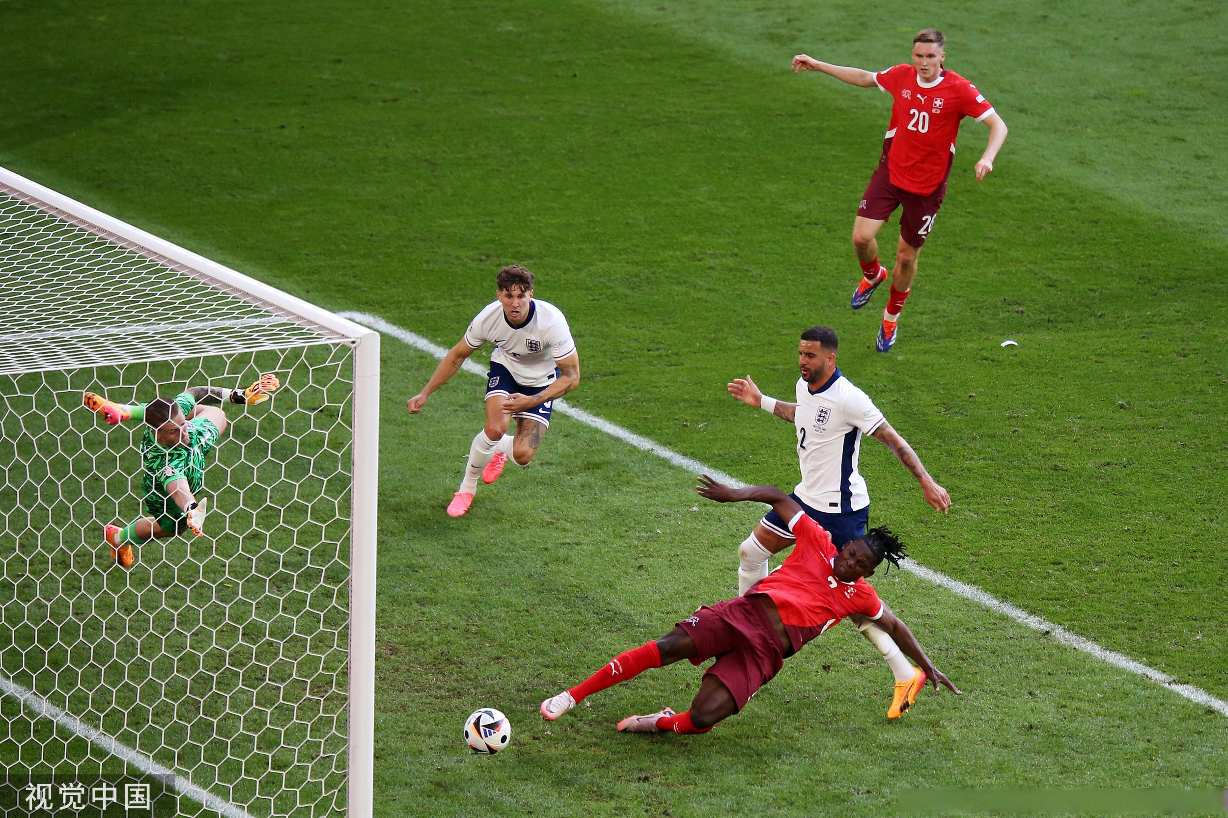 激动人心，瑞士队在比赛中逆转胜的简单介绍