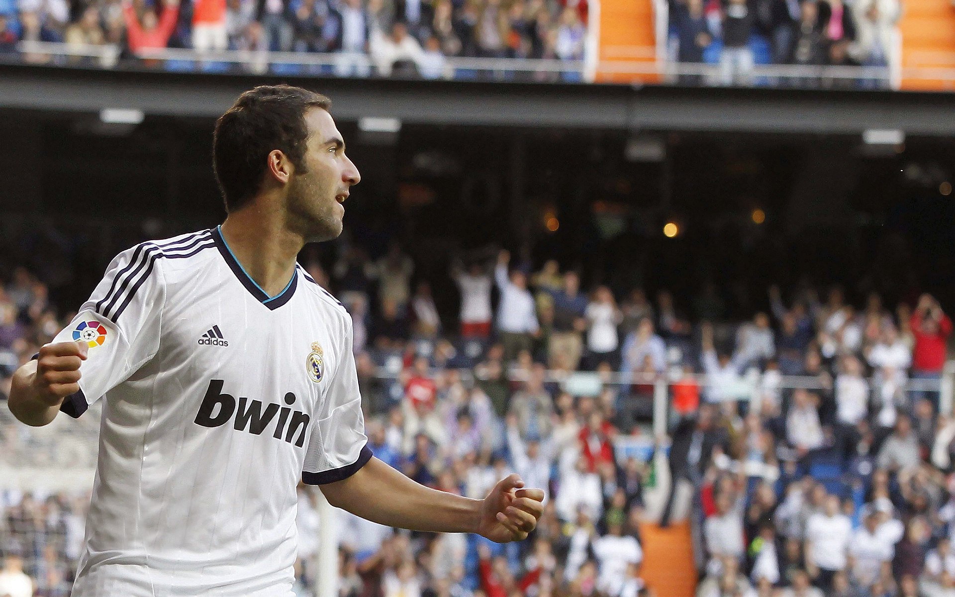 铁骑当关,新王破晓,法拉利完美横扫哈斯,拉塞尔一鸣惊人