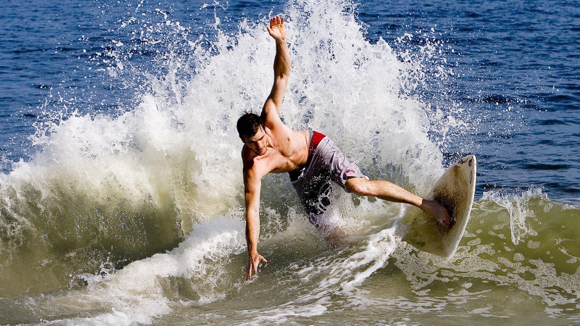 文字迷宫中倒置的权杖,当穆勒统治全场成为皇马碾压尤文的神秘注脚