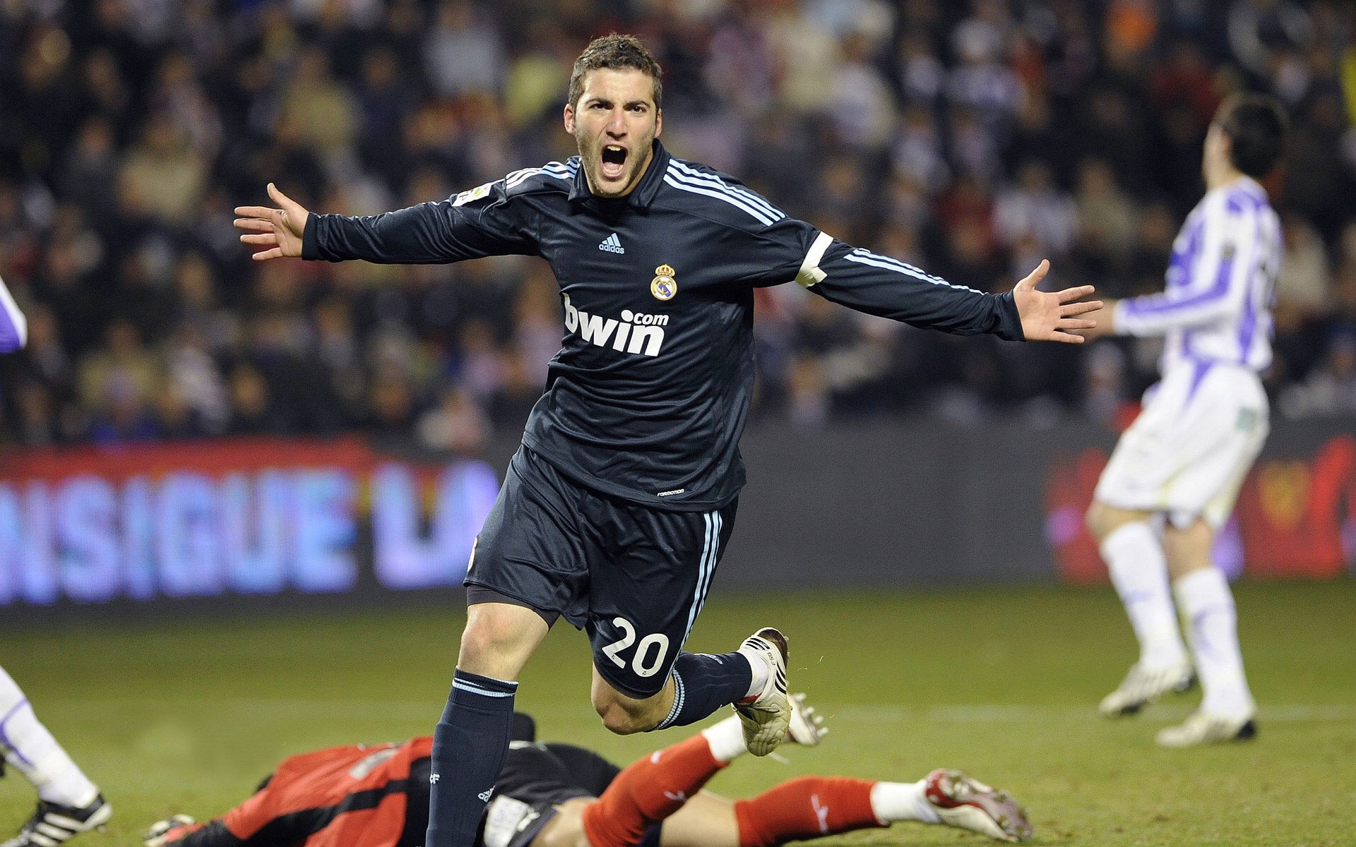 复刻与唯一，当勒克莱尔的精密统治遭遇小红牛的逆转奇迹